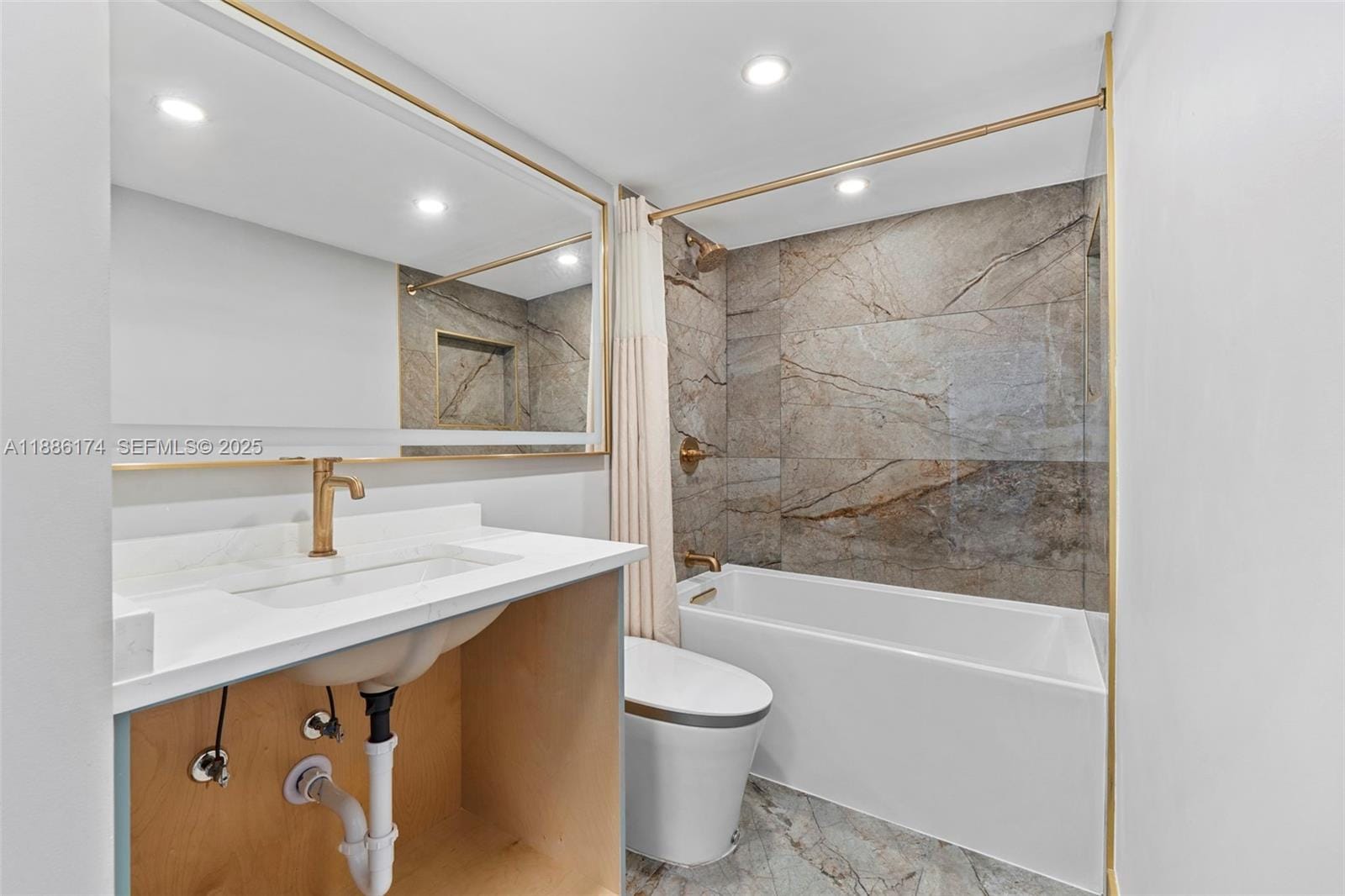 770 Claughton Island Drive 1706, Miami, FL 33131 photo 9