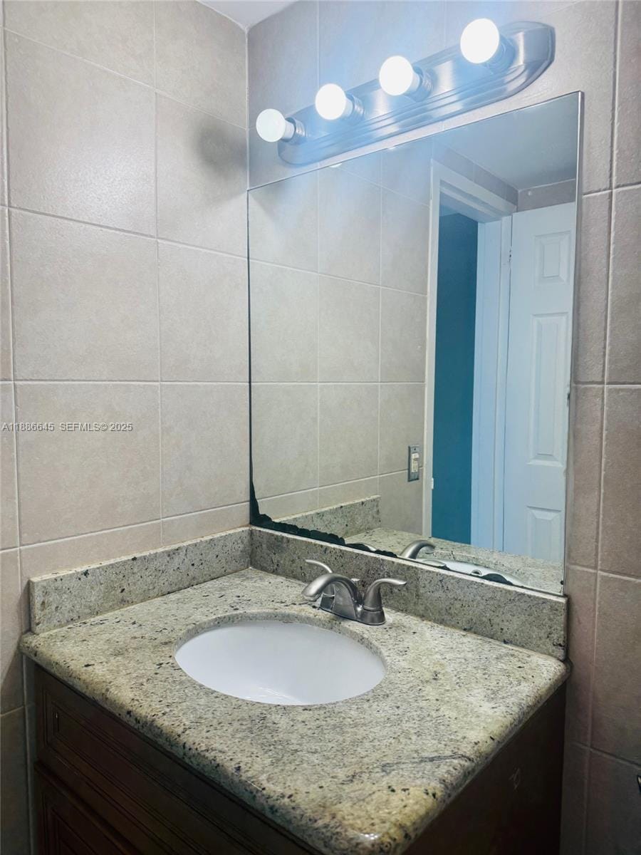 2000 NE 135th Street 403 — photo 11