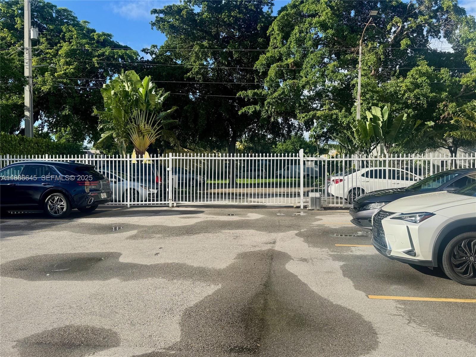 2000 NE 135th Street 403, North Miami, FL 33181 photo 21
