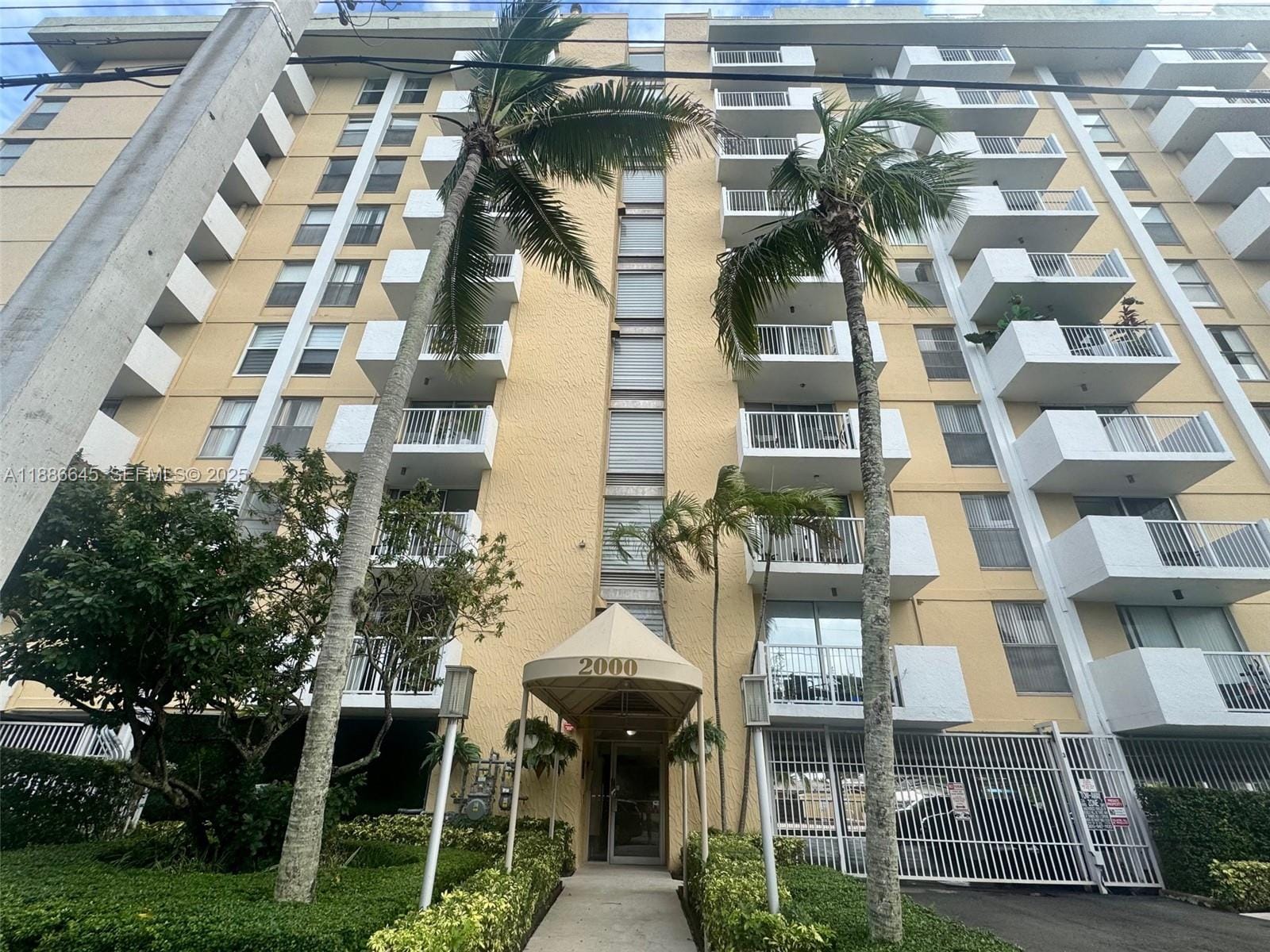 2000 NE 135th Street 403, North Miami, FL 33181 photo 23