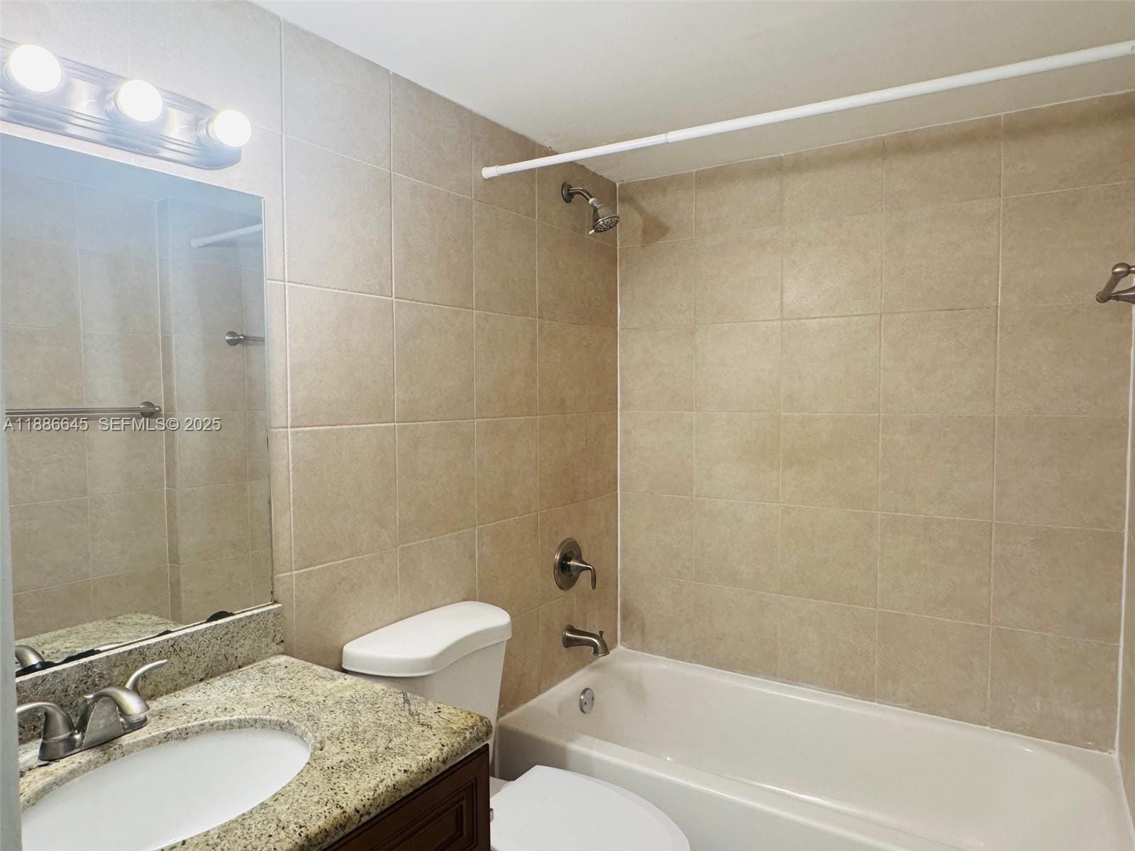 2000 NE 135th Street 403 — photo 10
