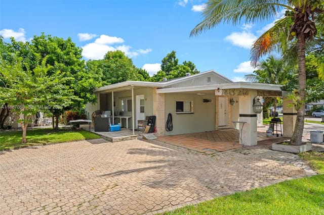 6045 Dawson Street, Hollywood, FL 33023