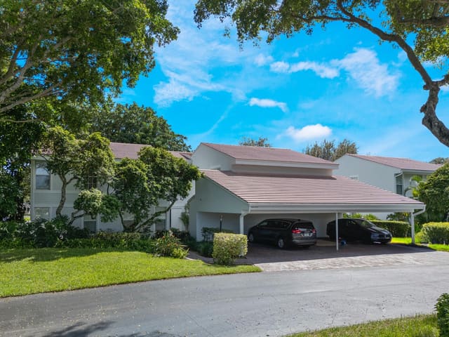 6245 Old Court Road 102, sold in Lakes of Woodhaven, Boca Raton, FL