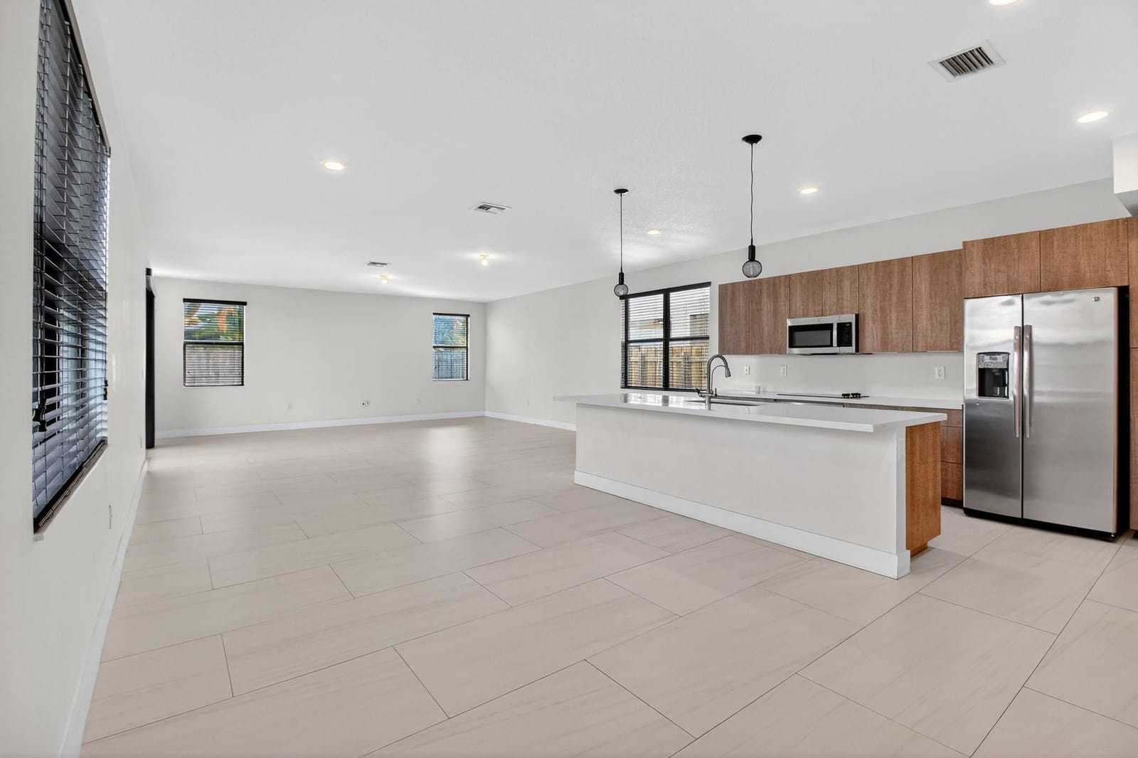 7669 NW 103rd Place, Doral, FL 33178 photo 9