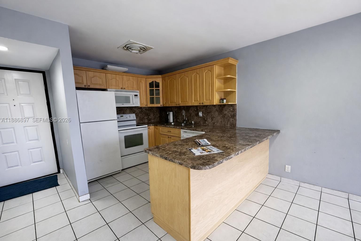 8005 Lake Drive 404 — photo 5