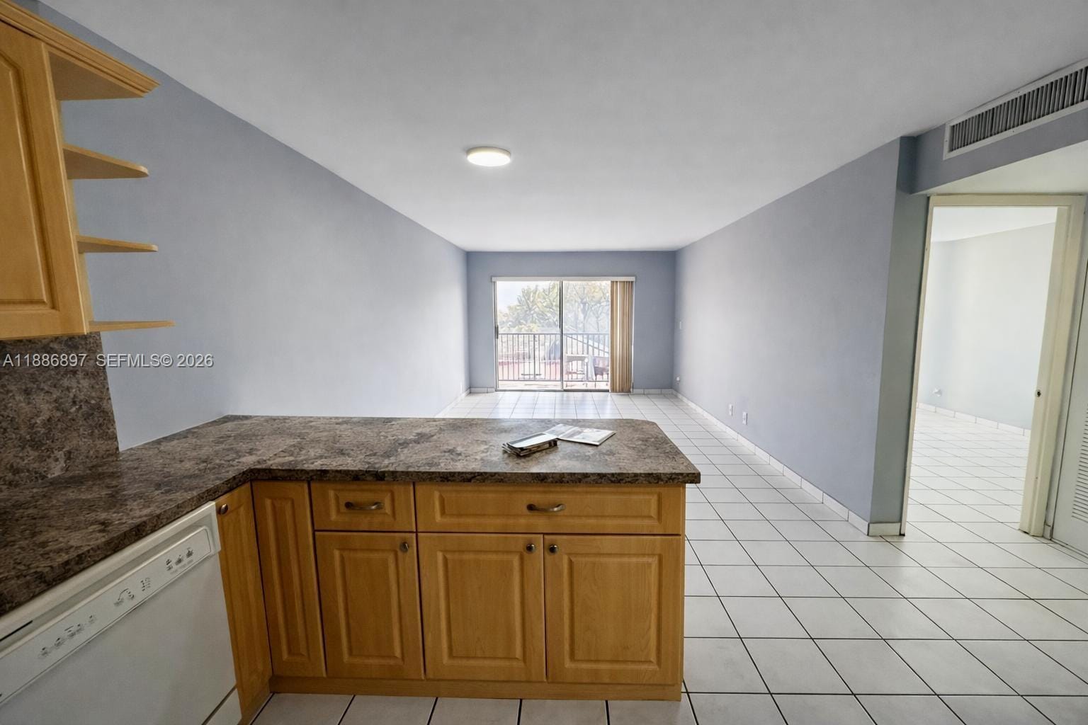 8005 Lake Drive 404 — photo 6