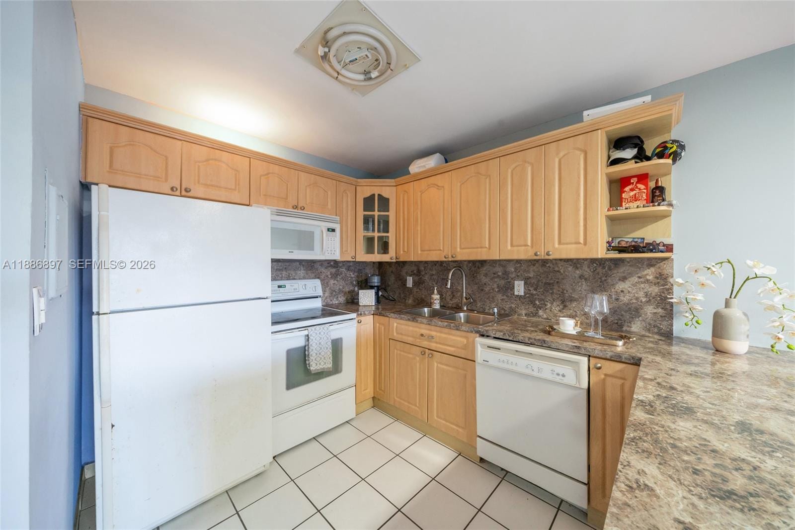 8005 Lake Drive 404 — photo 7