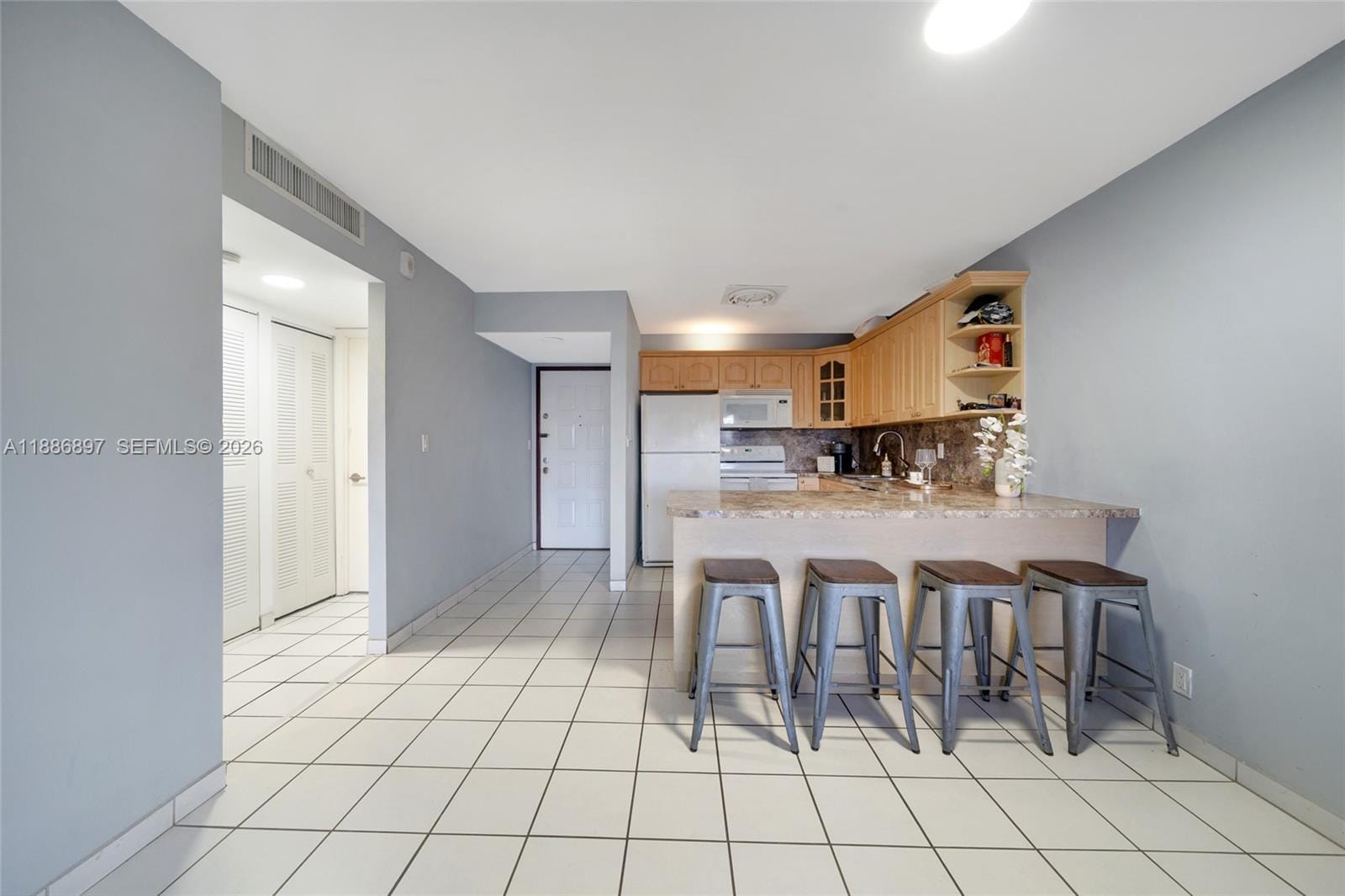 8005 Lake Drive 404 — photo 8