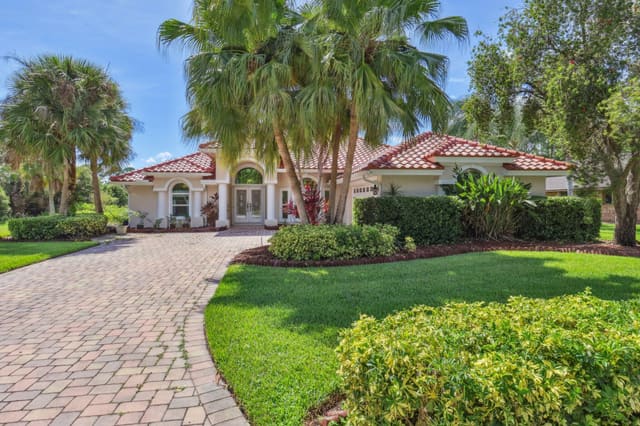 1190 SW Mirror Lake Cove, Port St. Lucie, FL 34986