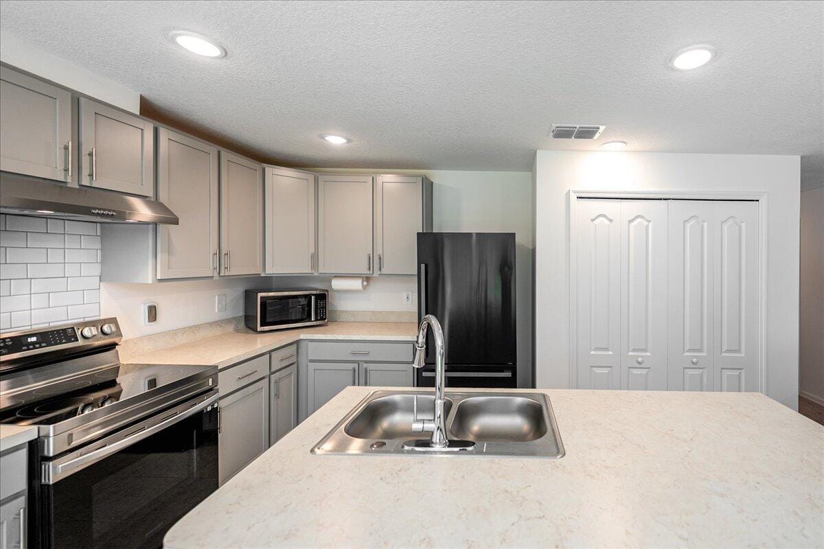 7605 Pacific Avenue, Fort Pierce, FL 34951 photo 18