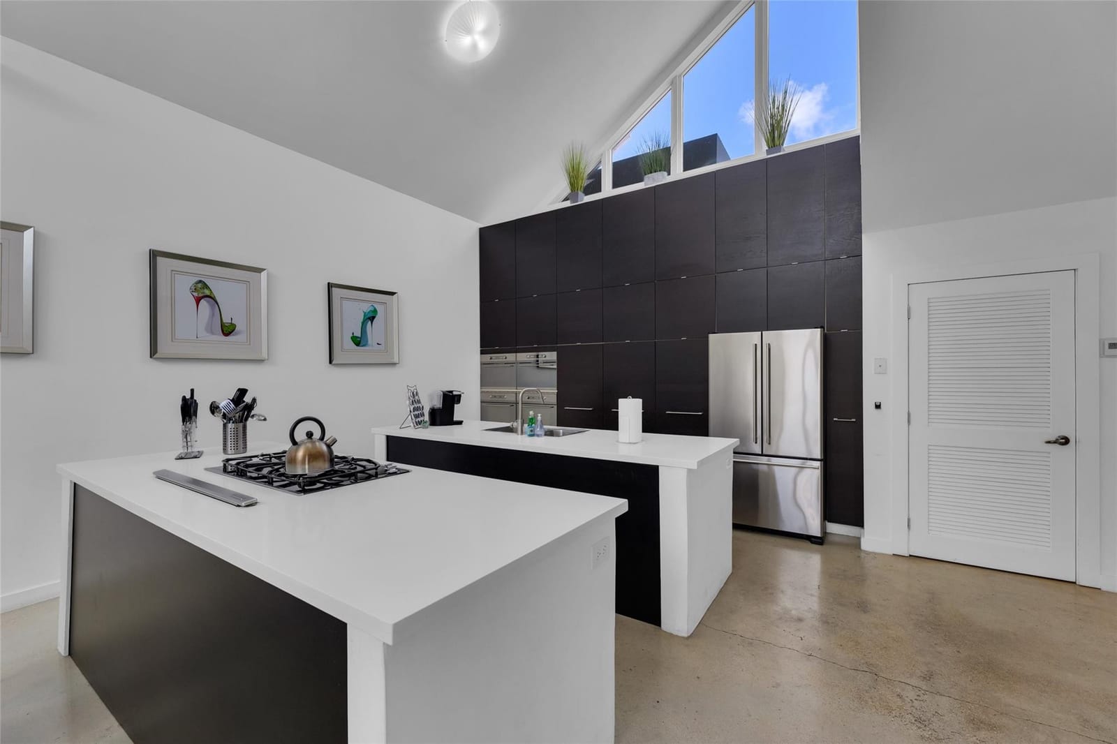303 SW 9th Street — photo 2