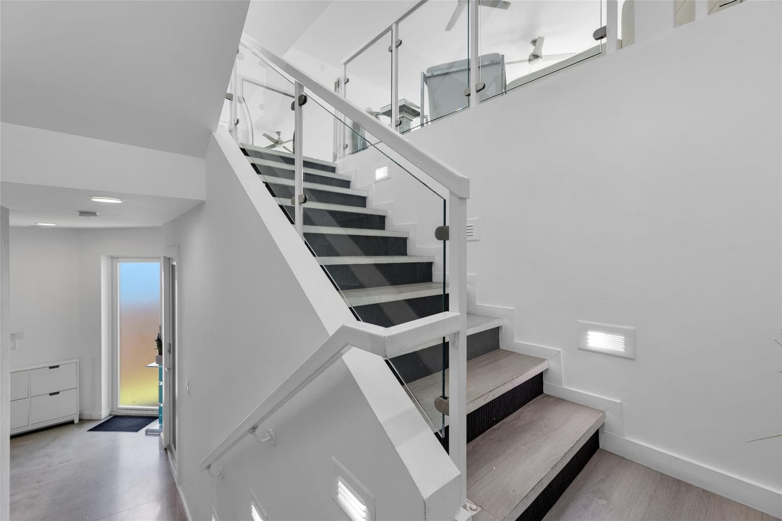 303 SW 9th Street — photo 4