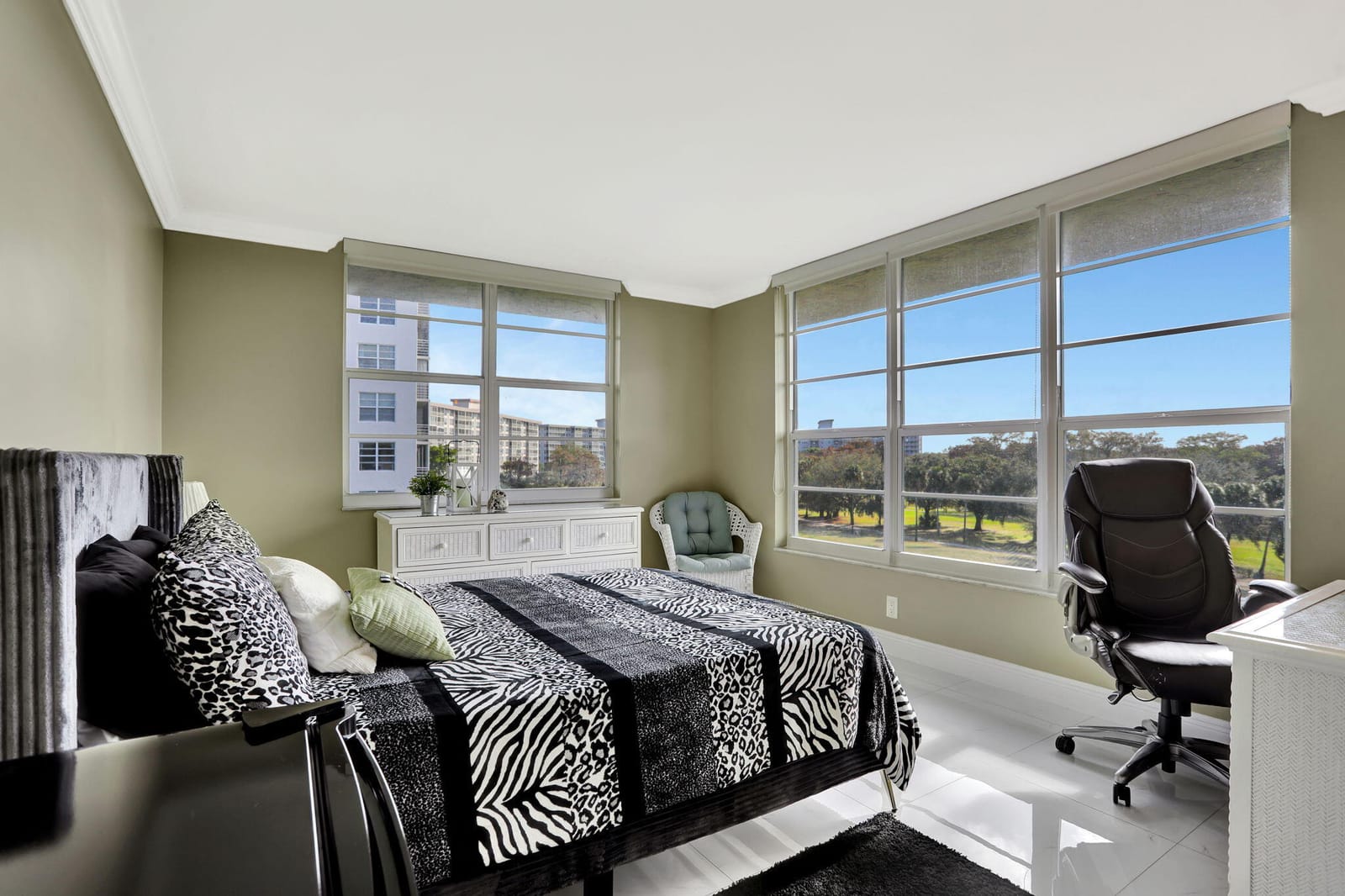 565 Oaks Lane 512, Pompano Beach, FL 33069 photo 16