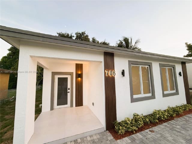 706 SW 7th Street, sold in College Tract, Dania Beach, FL