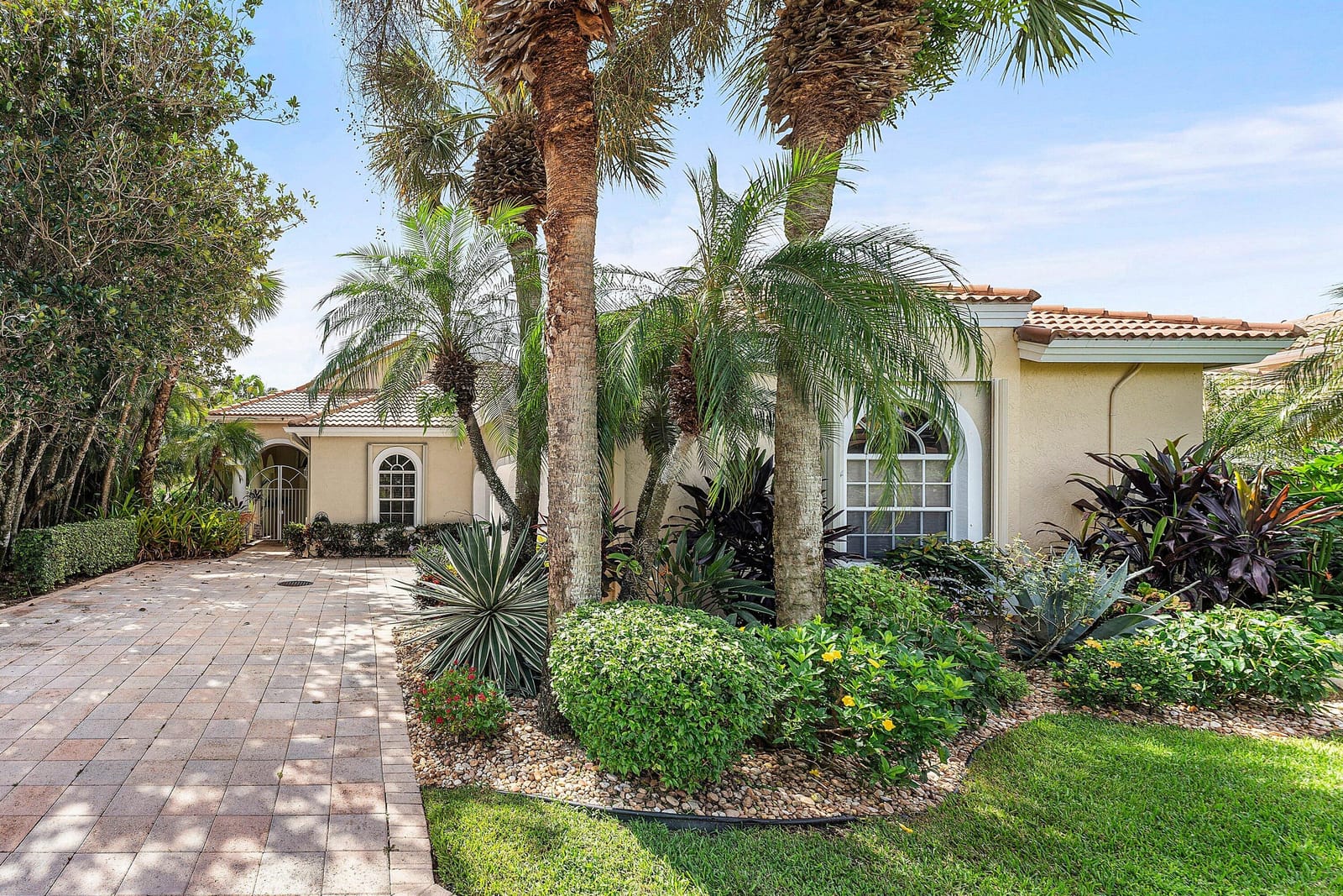 10654 Greenbriar Villa Drive — photo 2