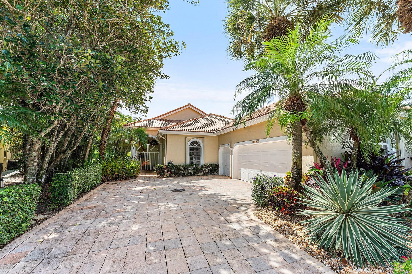 10654 Greenbriar Villa Drive — photo 4
