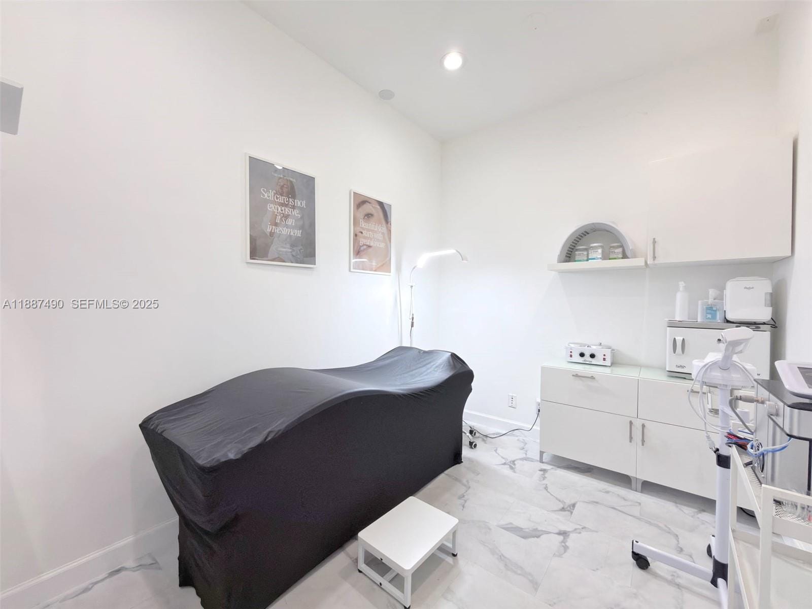 218 Commercial Boulevard 108 — photo 12