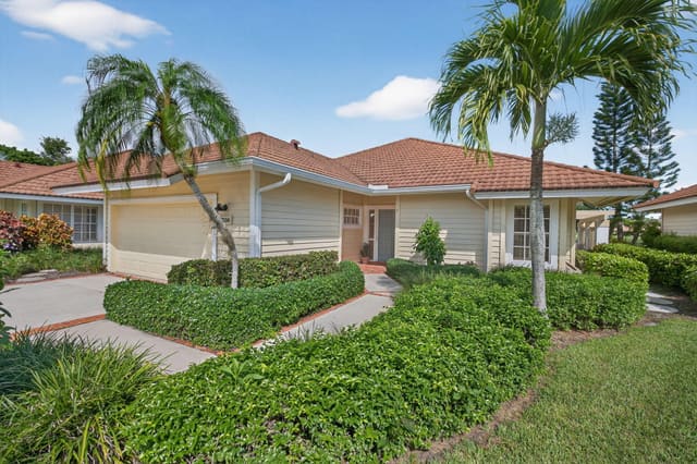 7036 SE Winged Foot Drive, sold in Mariner Sands Country Club, Stuart, FL