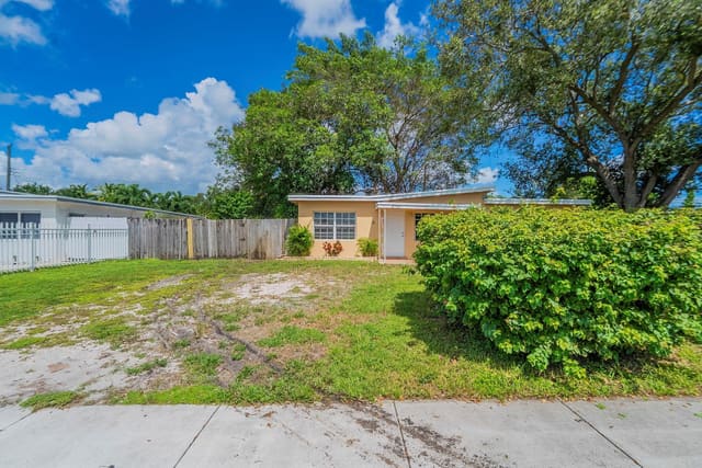 5731 SW 40th Court, West Park, FL 33023