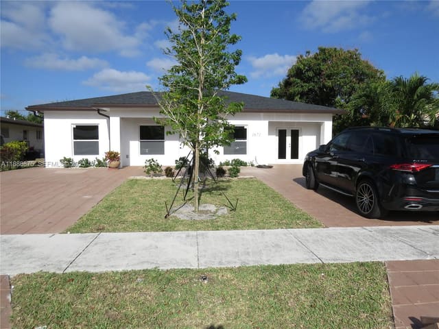 1671 SW 44th Terrace, sold in Rock Hill Sec, Fort Lauderdale, FL