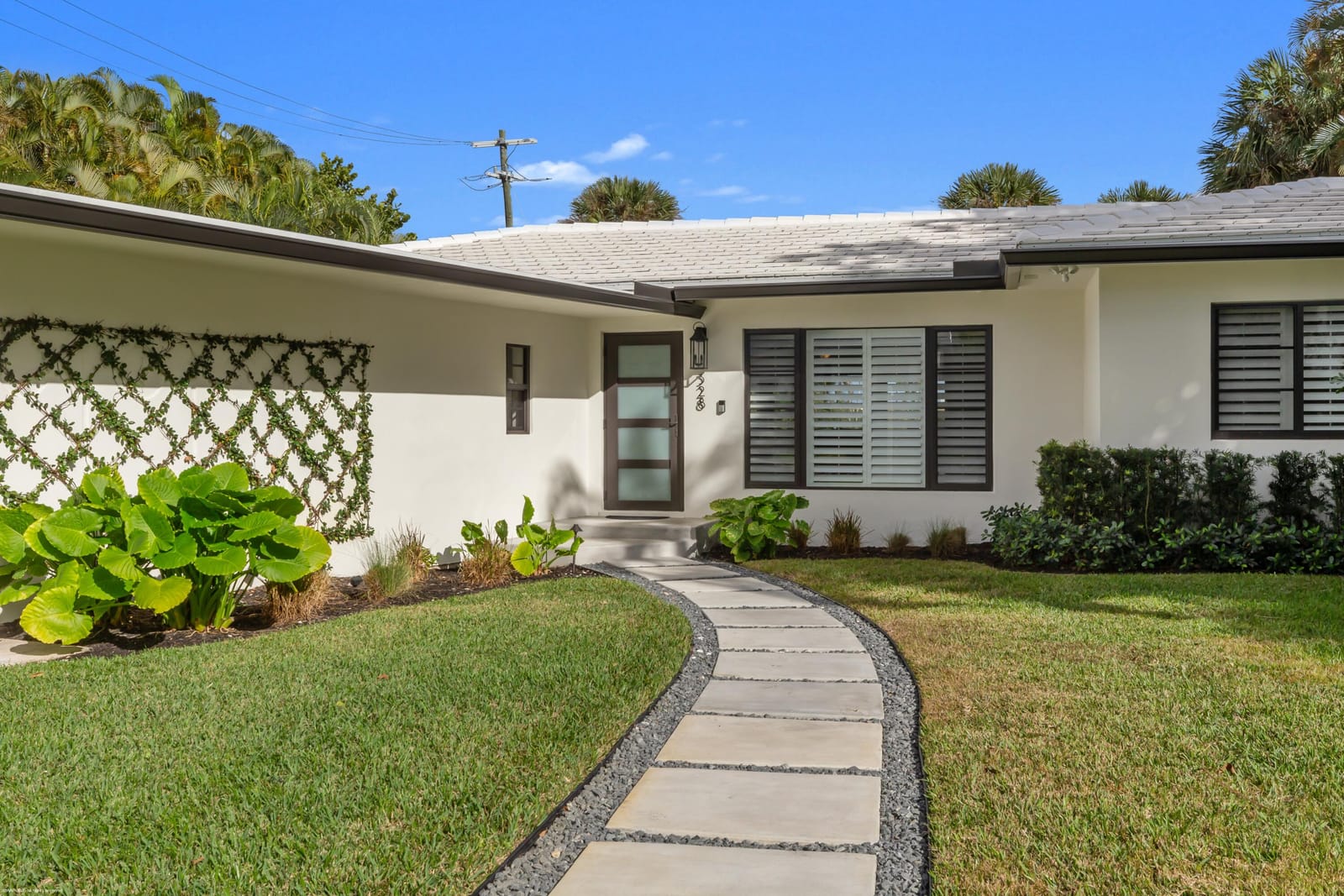 328 N Lakeside Drive — photo 3