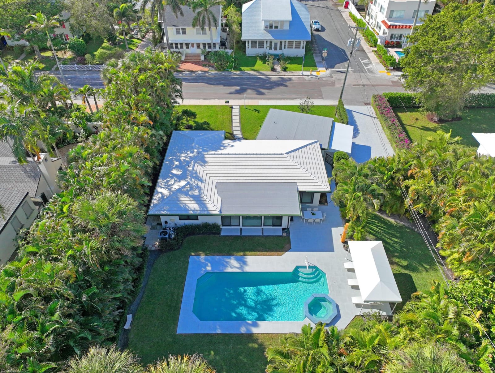 328 N Lakeside Drive — photo 4