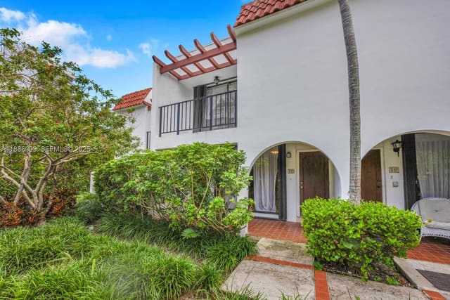 450 Grapetree Drive 313, sold in Grapetree Townhouse Condo, Key Biscayne, FL