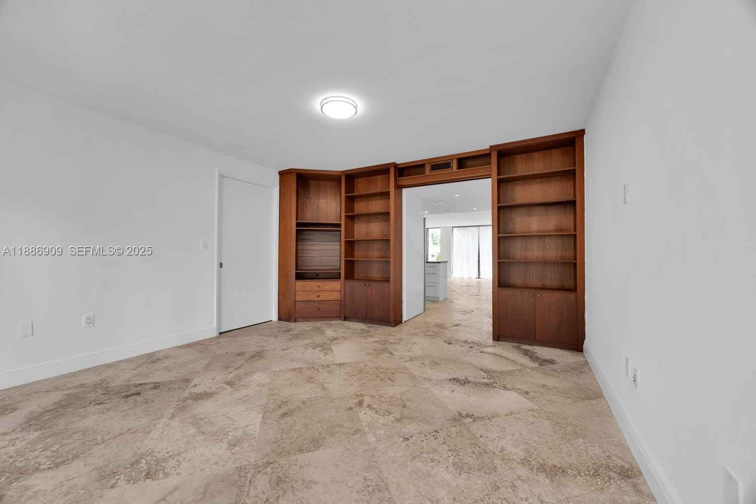 450 Grapetree Drive 313, Key Biscayne, FL 33149 photo 2