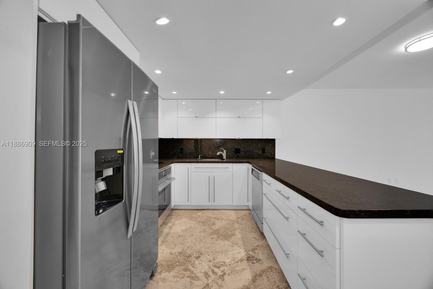 450 Grapetree Drive 313, Key Biscayne, FL 33149 photo 12