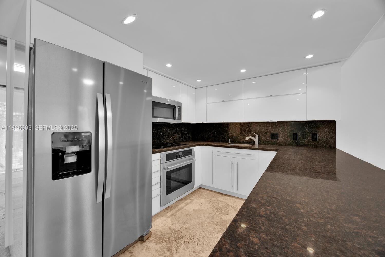 450 Grapetree Drive 313, Key Biscayne, FL 33149 photo 13
