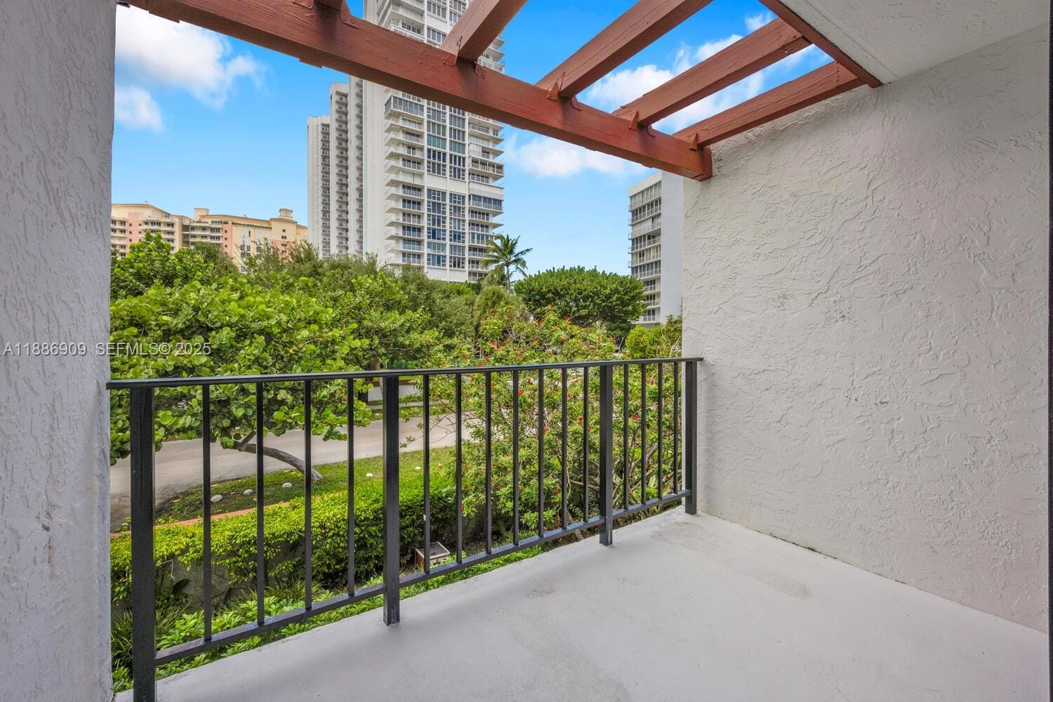 450 Grapetree Drive 313, Key Biscayne, FL 33149 photo 22