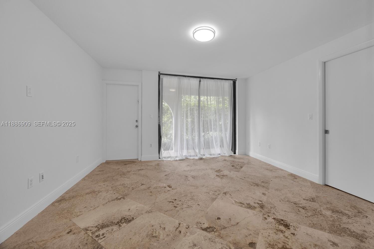 450 Grapetree Drive 313, Key Biscayne, FL 33149 photo 4