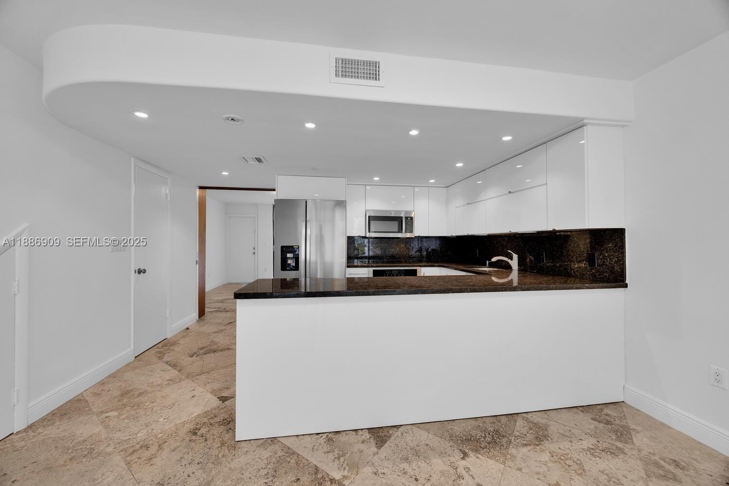 450 Grapetree Drive 313, Key Biscayne, FL 33149 photo 9