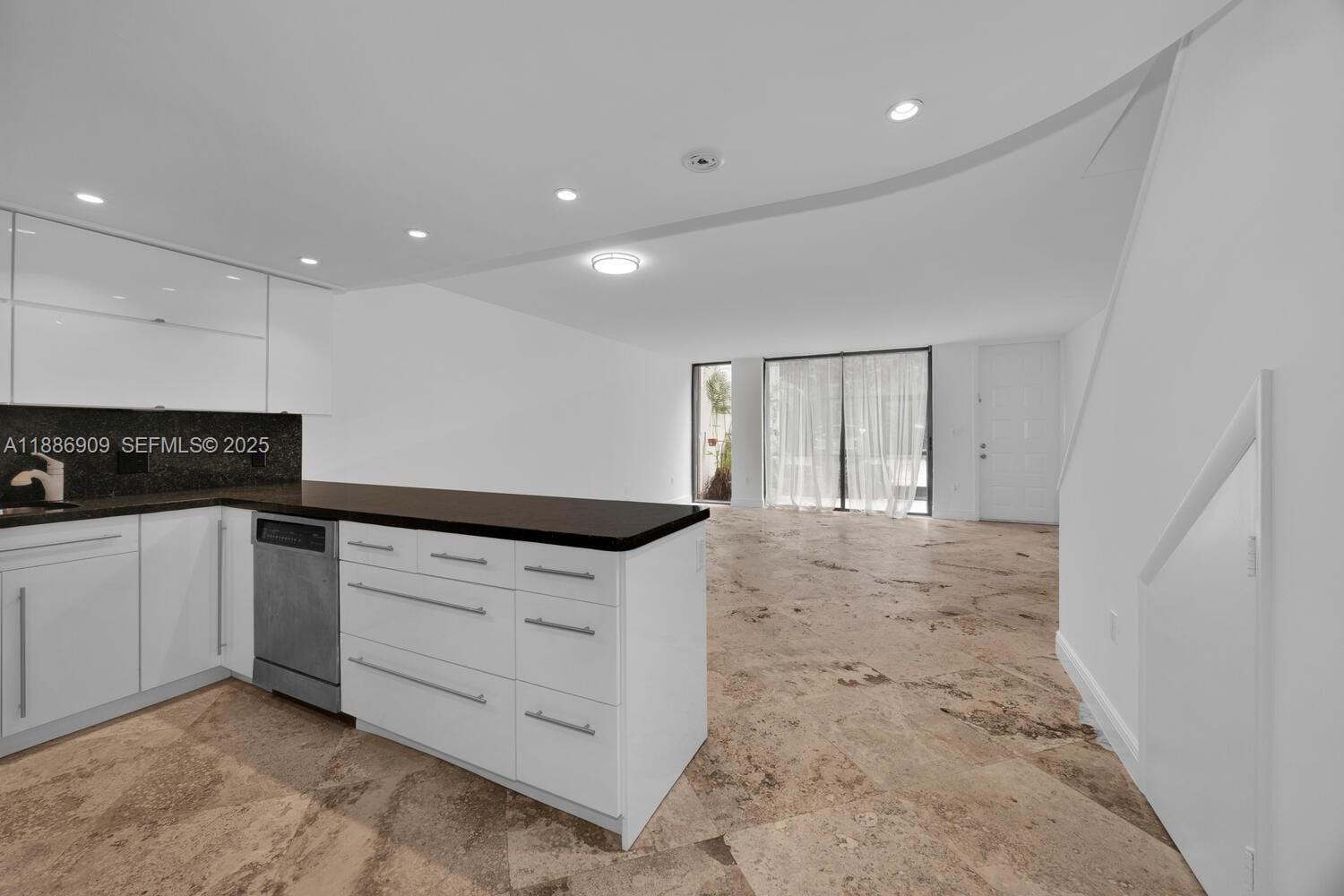 450 Grapetree Drive 313, Key Biscayne, FL 33149 photo 10