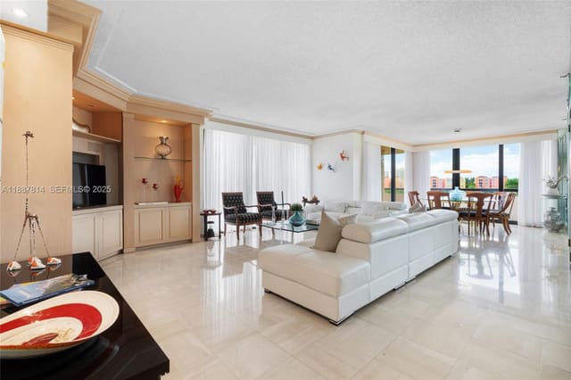 19667 Turnberry Way 3D, Aventura, FL 33180