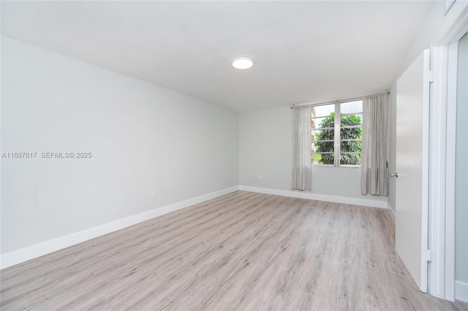 802 NW 87th Avenue 216, Miami, FL 33172 photo 13
