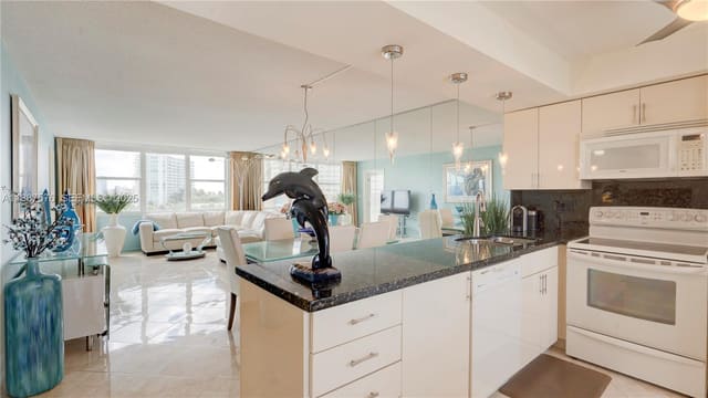201 N Ocean Boulevard 903, sold in Granada House Condominium, Pompano Beach, FL