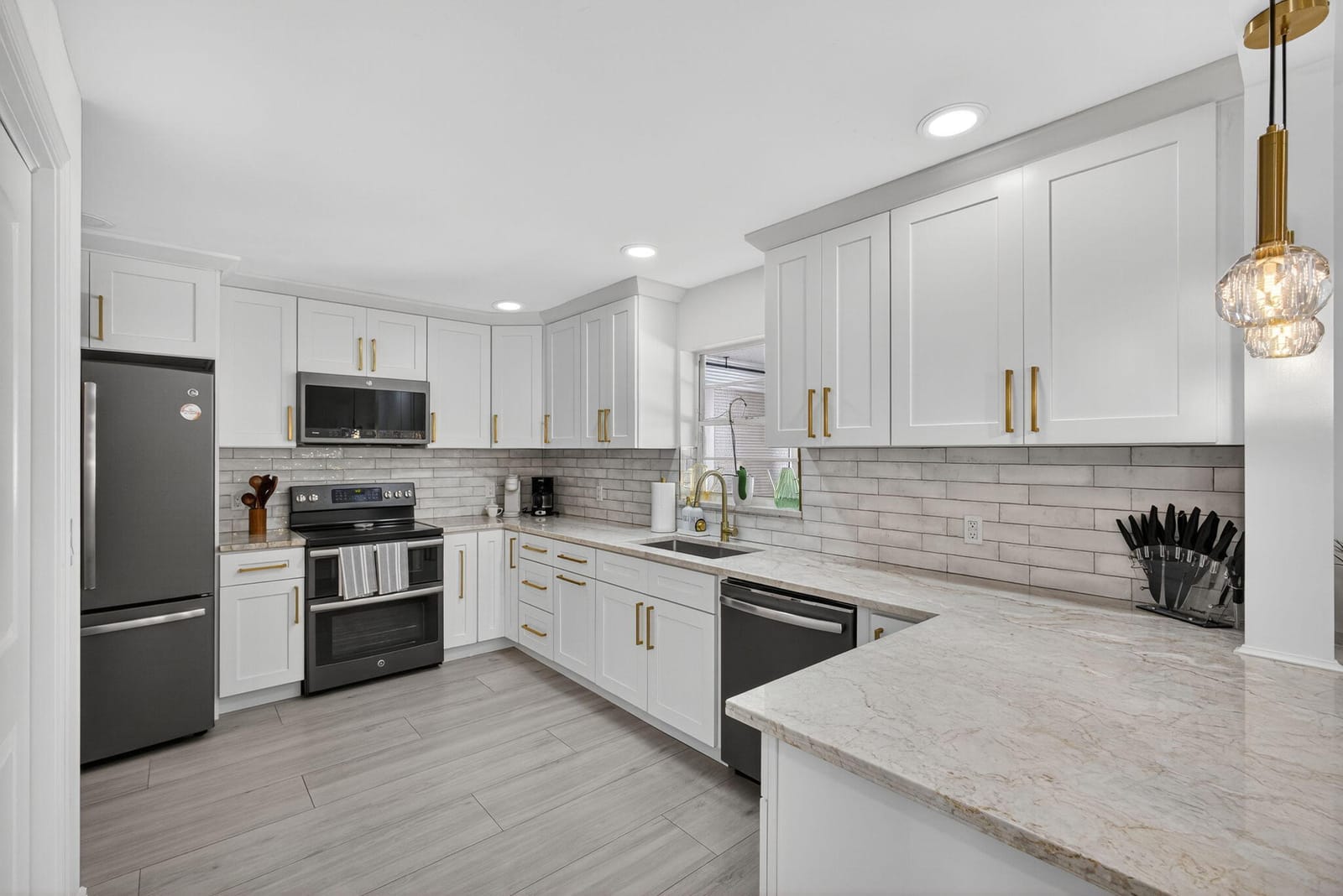 1123 N Lakeside Drive — photo 12