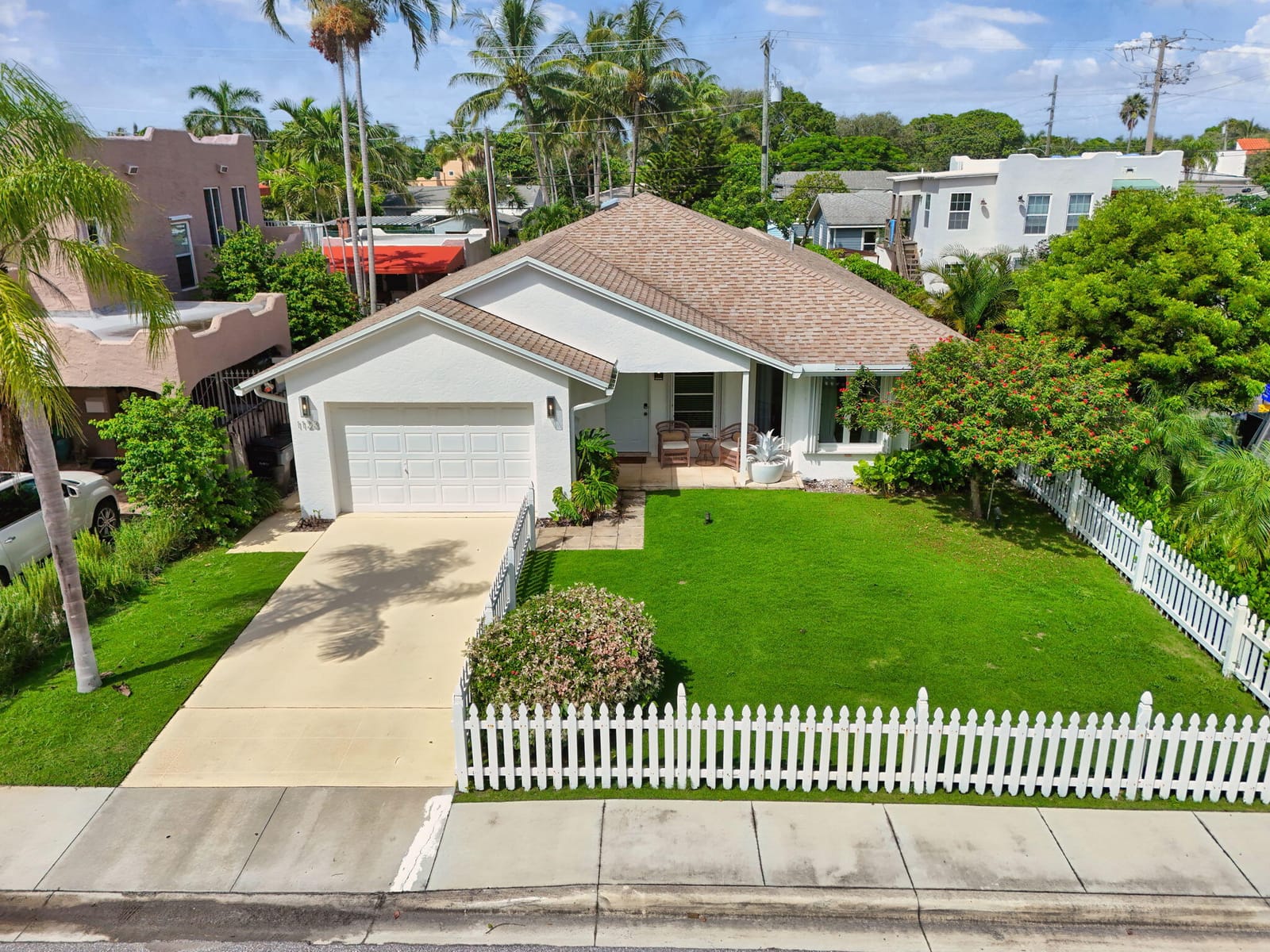 1123 N Lakeside Drive — photo 3
