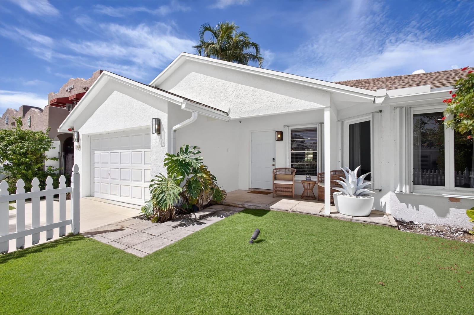 1123 N Lakeside Drive — photo 4