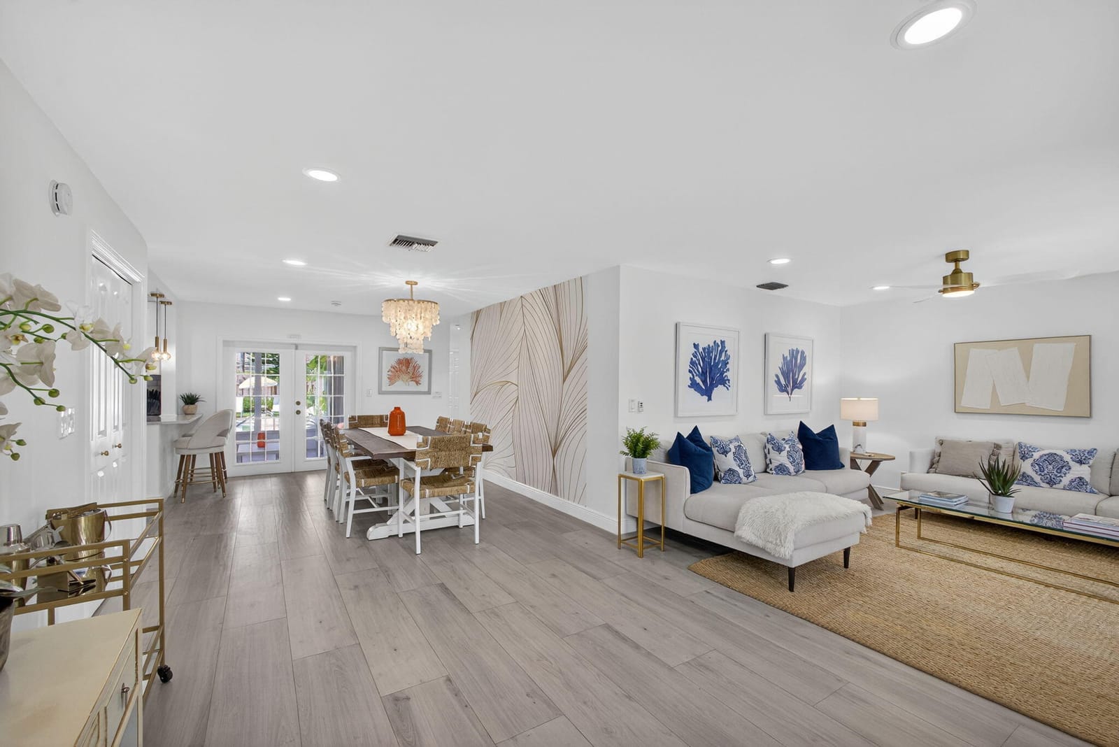 1123 N Lakeside Drive — photo 6