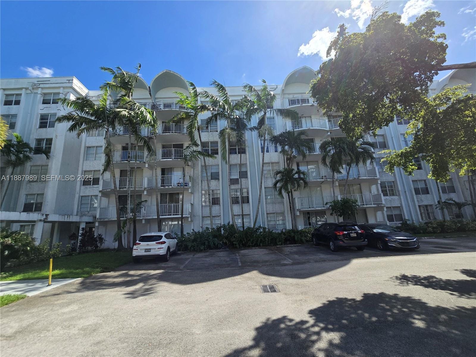498 NW 165th St Road D-405, Miami, FL 33169