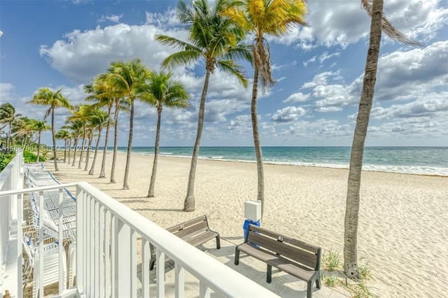 1360 S Ocean Boulevard 304, sold in Renaissance Of Pompano Be, Pompano Beach, FL