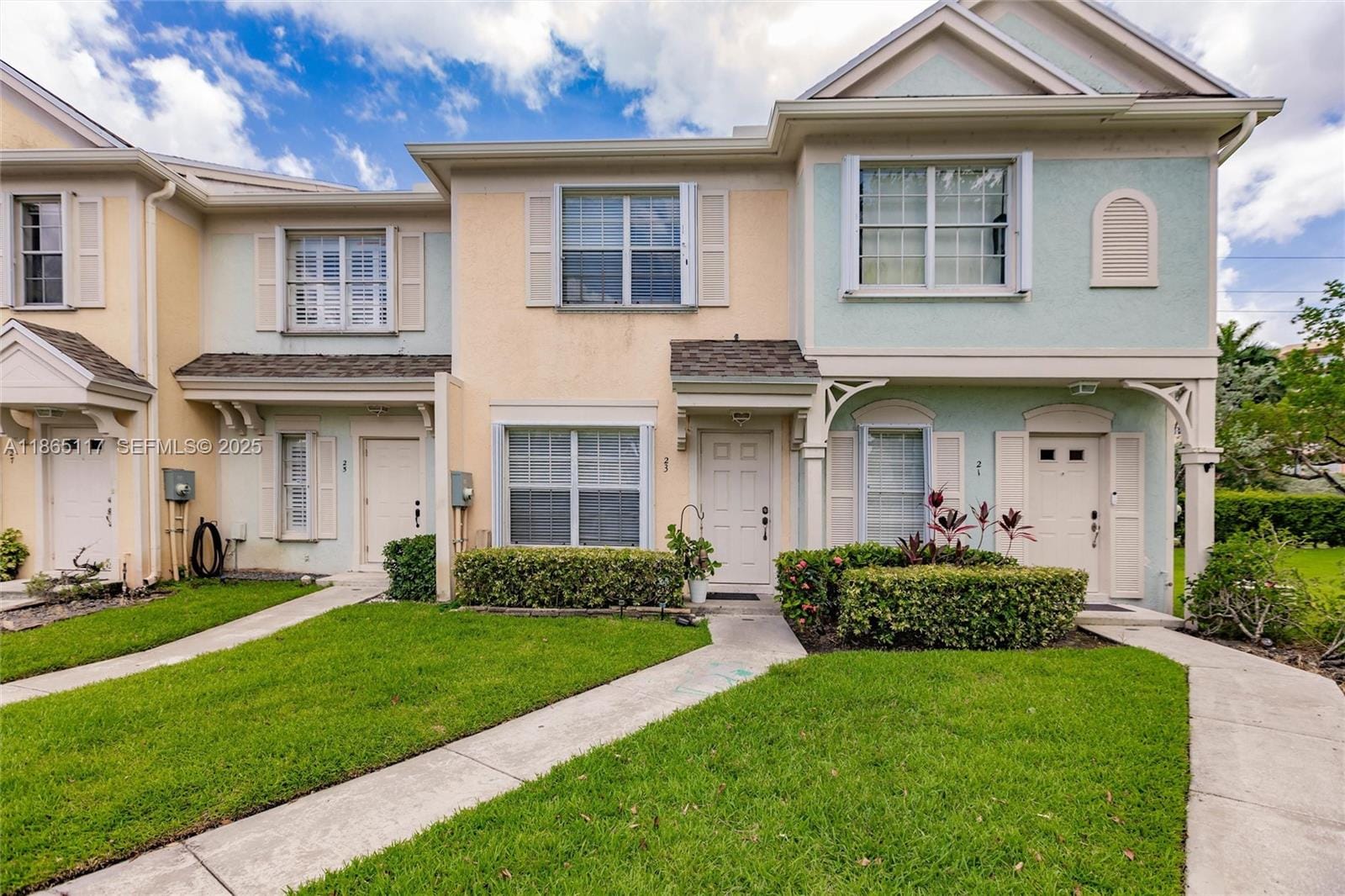 23 Simonton Circle, Weston, FL 33326