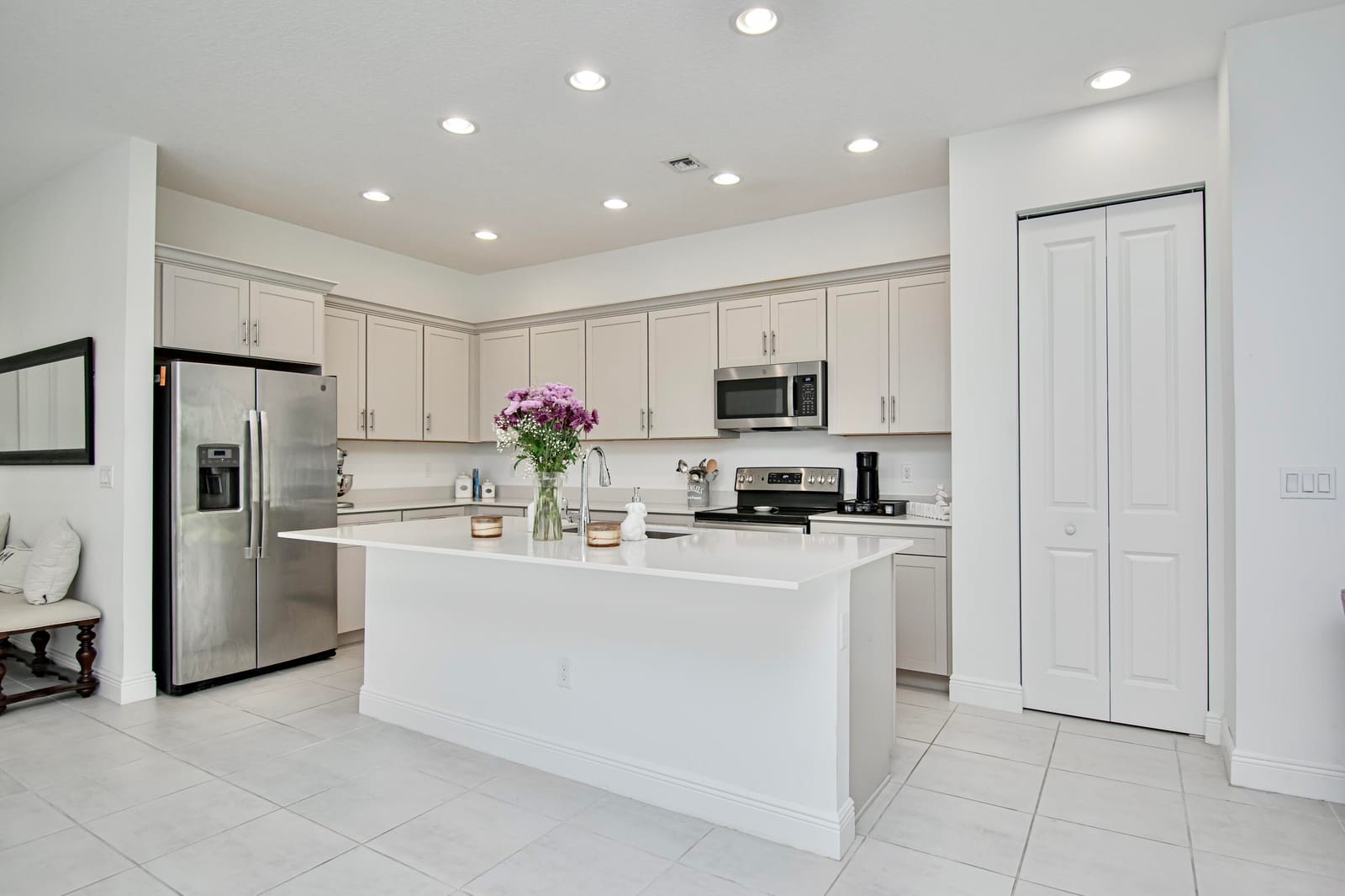 16420 Sandy Shore Drive — photo 2