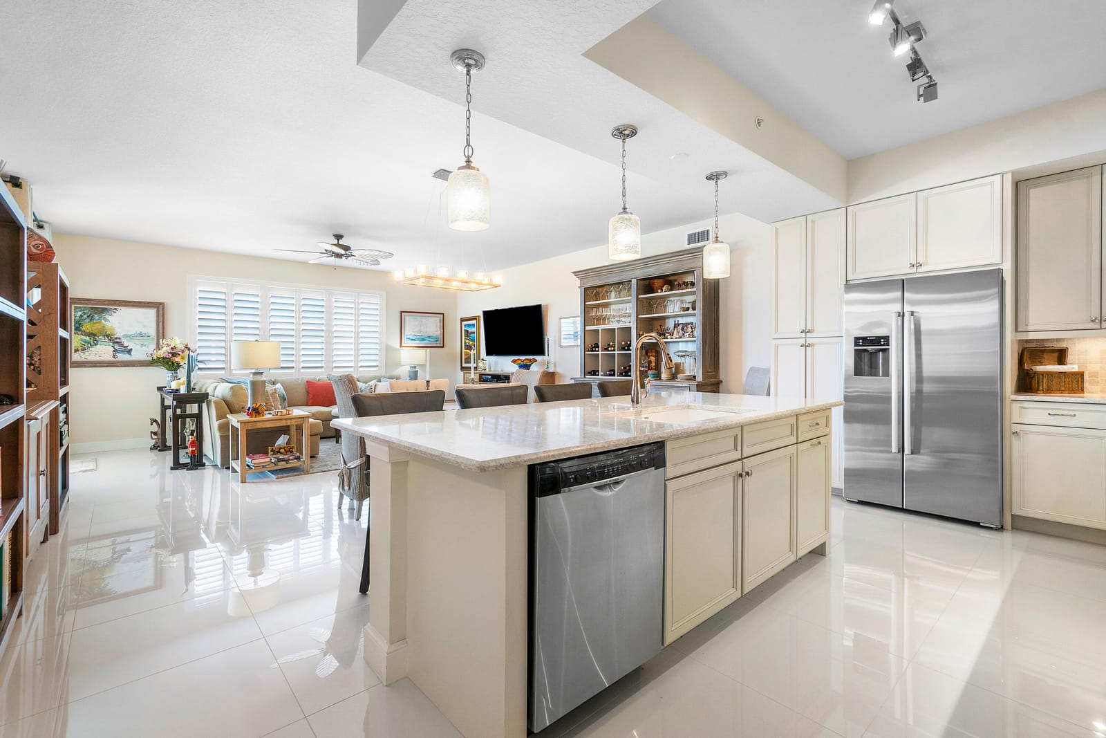 944 Bay Colony Drive S — photo 4