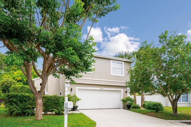 1015 Fairfax Circle W, sold in Lawrence Grove, Boynton Beach, FL