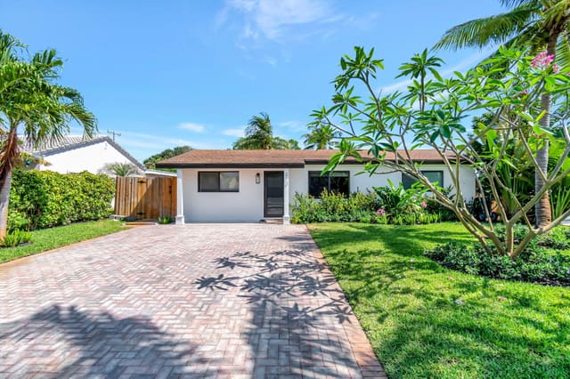 213 SE 24th Avenue, Boynton Beach, FL 33435