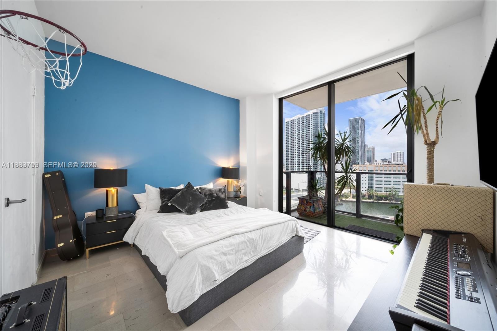 68 SE 6th Street 811, Miami, FL 33131 photo 15
