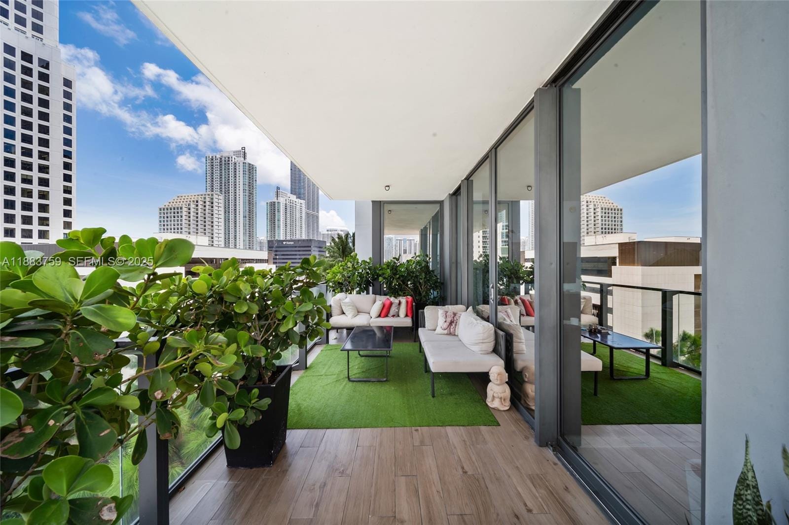 68 SE 6th Street 811, Miami, FL 33131 photo 18
